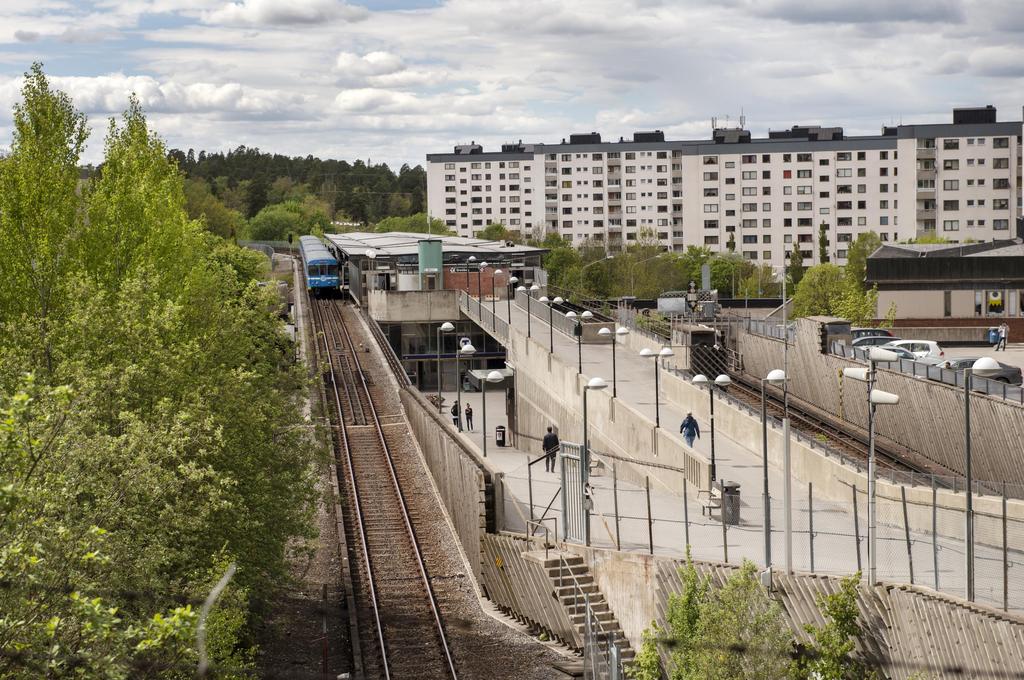 Bakgrund I budget 2016 har stadsbyggnadsnämnden och exploateringsnämnden fått i uppdrag att genomföra projektet Fokus Skärholmen, med ambitionen att >4 000 nya bostäder ska byggas i Skärholmens