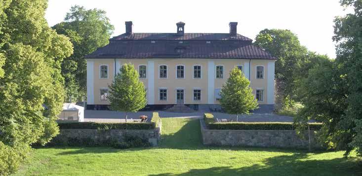 Utbildningen berör ett flertal olika infektionssjukdomar och skall ses som ett komplement till SK-kurser. I checklistan rekommenderas att man deltar i fallseminarium en till två gånger under sin ST.
