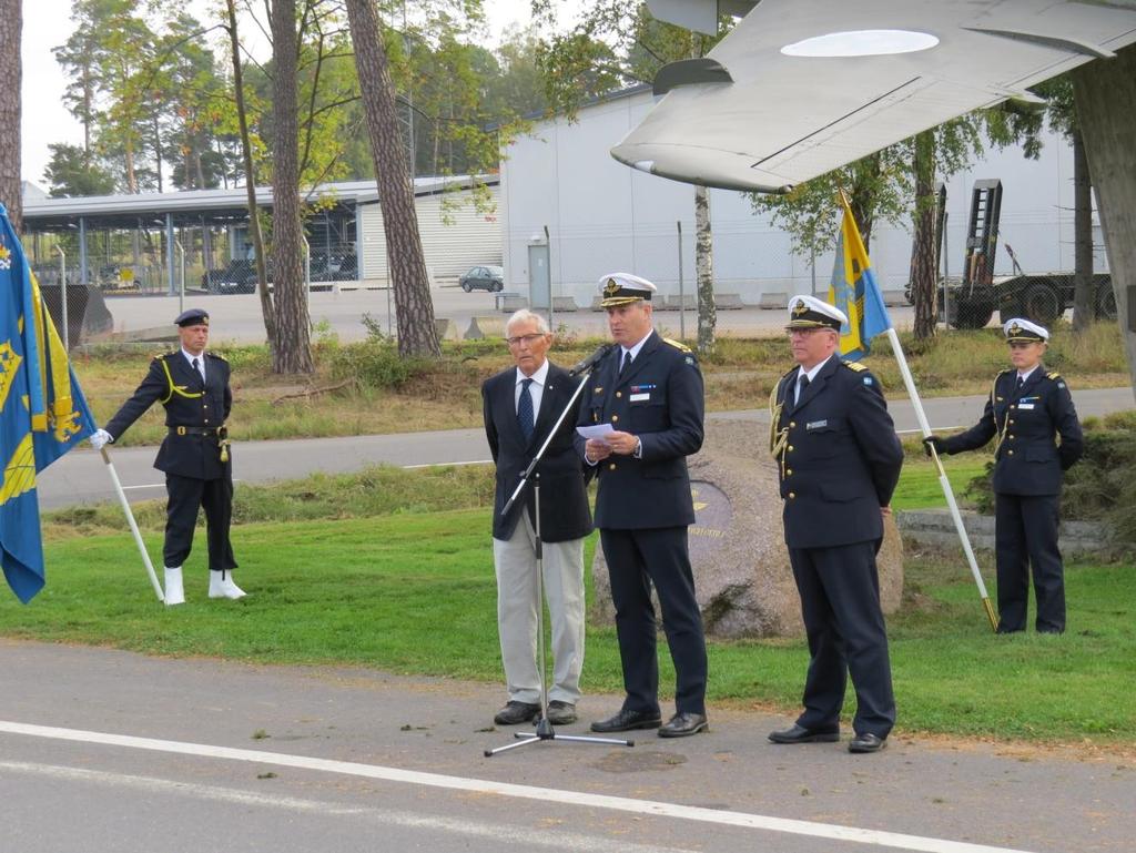 Flygvapenchefen besöker vår gamla flottilj Som en del av firandet av Flygvapnet 90 år besökte flygvapenchefen Mats Helgesson den 23 september vår gamla flottilj. Kl.