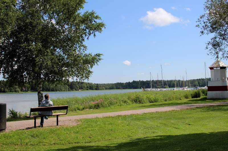 Vi satsar på estetisk miljö. Byggandet är estetiskt sett högklassigt. Vi styr planeringen av grönområden och nivån av byggandet på detaljplanenivån. Vi satsar på planeringen av bostadsmässo-området.