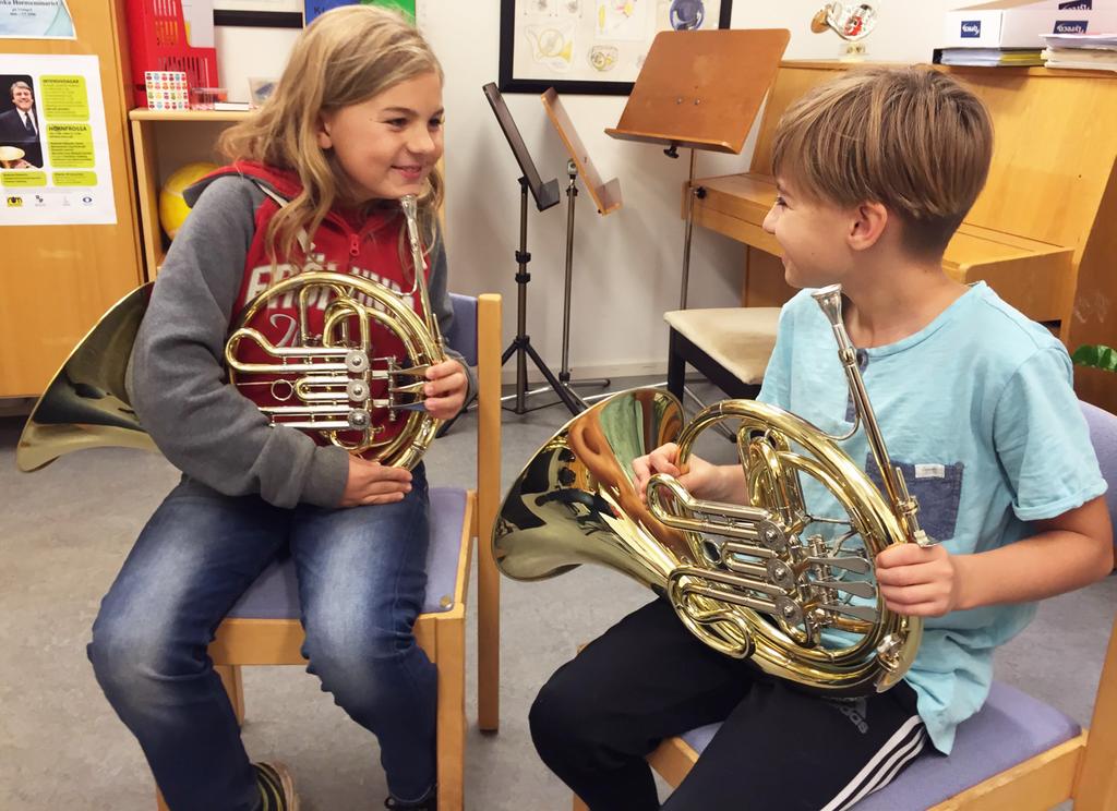 Du som valt ett orkesterinstrument eller sång erbjuds ensemble spel/kör redan från start vilket innebär att du får två lektioner i veckan.