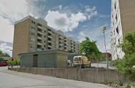 underhåll av flerbostadshus i Huddinge, 128 lgh i 2 huskroppar med 6 plan fördelat på 8 trapphus.
