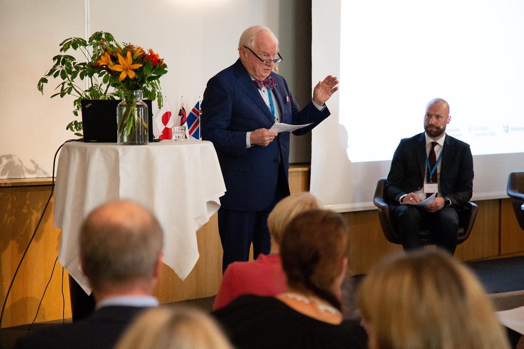 Ta oss i anspråk Odd Grann är, som han själv uttrycker det, en gammal man och har under flera år varit ordförande i det centrala äldrerådet i Oslo och är nu ambassadör för Oslo som åldersvänlig stad.