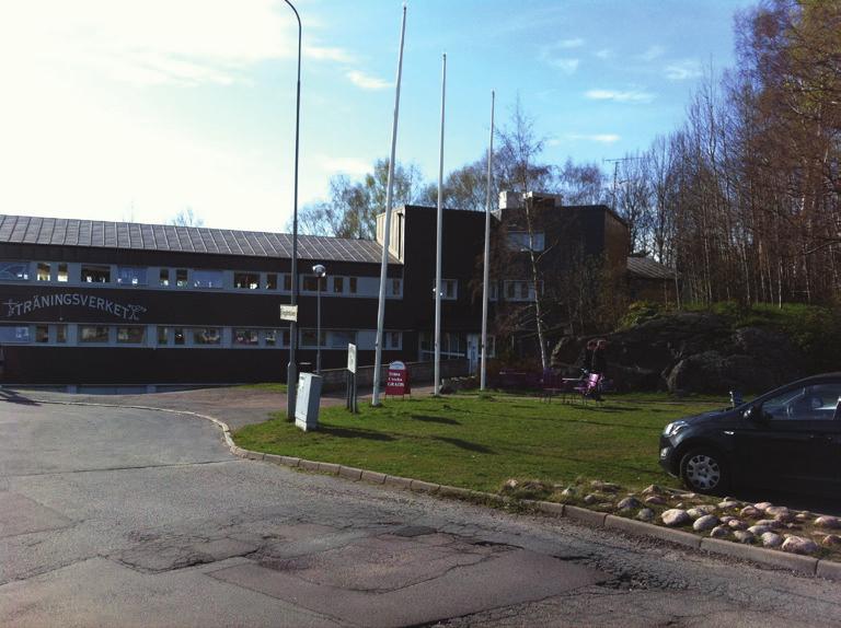 Gym vid Gruvgatans högplatå Tung trafik i området gör att det upplevs som anpassat för bilar i första hand VARDAGSLIV I dagsläget finns det bara fem boende i programområdet.