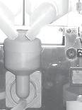 Kontrollera att inga veck eller skarpa krökar bildas när maskinen skjuts på plats. Vid nydragen vattenledning skall systemet spolas för att få bort kopparspån.