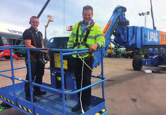 På ITEX och Lipac sätter vi den personliga säkerheten främst. I samarbete med Liftutbildningsrådet (LUR) erbjuder vi certifierade liftutbildningar enligt Liftläroplanen (LLP).