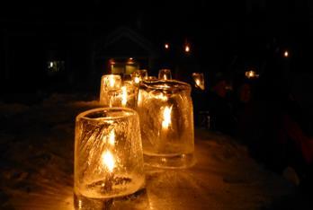 Försäljning av hamburgare, kaffe och fika, Svartlå IK. 16.00 Invigningskonsert i Edefors kyrka, qvinnokören Lapponica under ledning av Irene Perdahl.