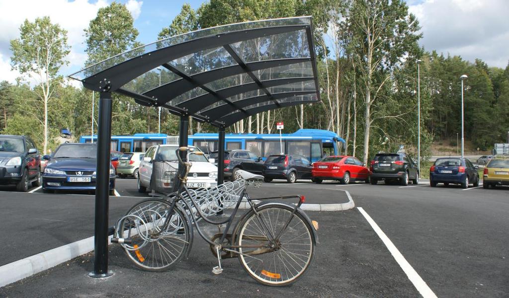 Parkeringen är uppdelad i två delar, varav den ena är hårdgjord och den andra grusbelagd.