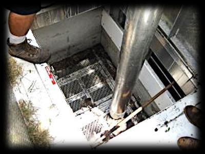 Tömning av skräp och sediment/slam Tömning av sedimentationskammaren sker normalt samtidigt som filterbytet, beroende på hur stor mängd sediment som når strukturen.