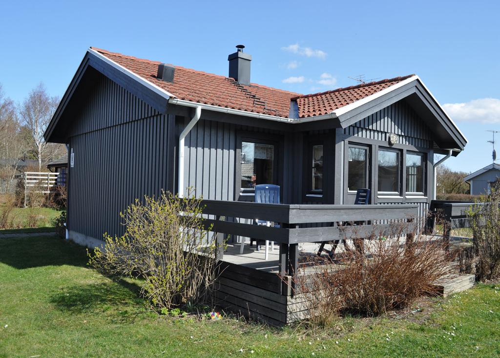 A-C) Öland har ett rikt utbud av spännande utflyktsplatser. I Vickelby hittar du en fantastisk trädgård med café och utställningar på Capellgården.