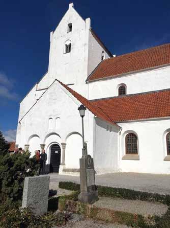 Även om det var blåsigt sken solen, därför blev det inte drygt att ta del av ortens kyrkohistoria. Biskop Egino, som var hela Nordens förste biskop hade just Dalby som sitt säte.