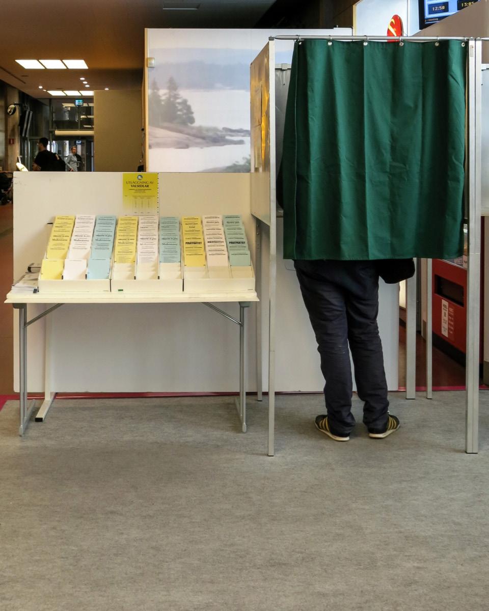 rösta i sin vallokal på valdagen finns det andra sätt att rösta. Ett alternativ är att förtidsrösta.