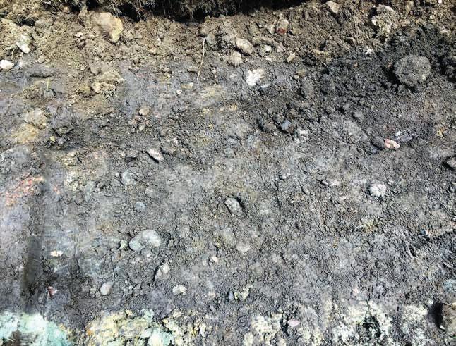 Undersökningsresultat Vid den avgränsande förundersökningen grävdes 33 schakt (bilaga 1). I två av dem påträffades anläggningar, se nedan (bilaga 2).