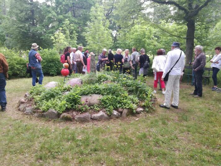 Kärleksbrev till Engelska Parken i Mackmyra Bruk Hej Parken, Jag har besökt Dig 2 + 3 + 1 + 1 gånger under årens lopp. Lusthusholmen Först var jag på Lusthusholmen.