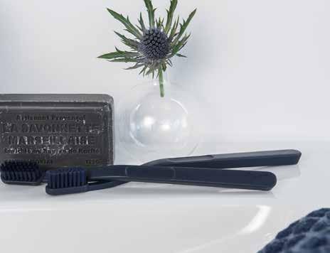 Det kräver smart förvaring för hygienartiklar men där ska även finnas plats handdukar och tvätt.