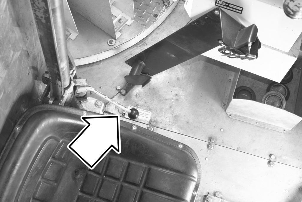 Tryckluftstank (om vagnen är försedd med dräneringsventil) Dra i kedjan enligt bild 19 och kontrollera att det inte kommer vatten från tryckluftstankens dräneringsventil.