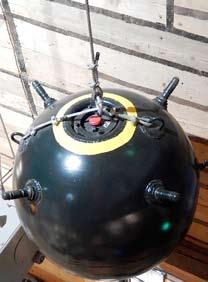 För att oskadliggöra minor nedsänkta i vatten byggdes båtar, s.k. minsvepare, i stål, men snart övergick man till att bygga skroven i trä, ett mera lämpligt material med hänsyn till magnetminorna.
