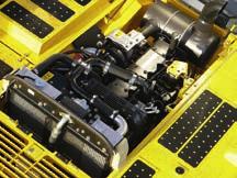 Lätt åtkomligt motoroljefilter och avtappningskran för bränslesystemet Motorns oljefilter och