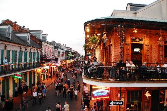 Dag 4 söndag 13/10 Efter frukost tidig avresa med klassiska tåget Amtrak s City of New Orleans från Memphis söderut genom staten Mississippi med huvudstaden Jackson ner till Louisianas berömda stad