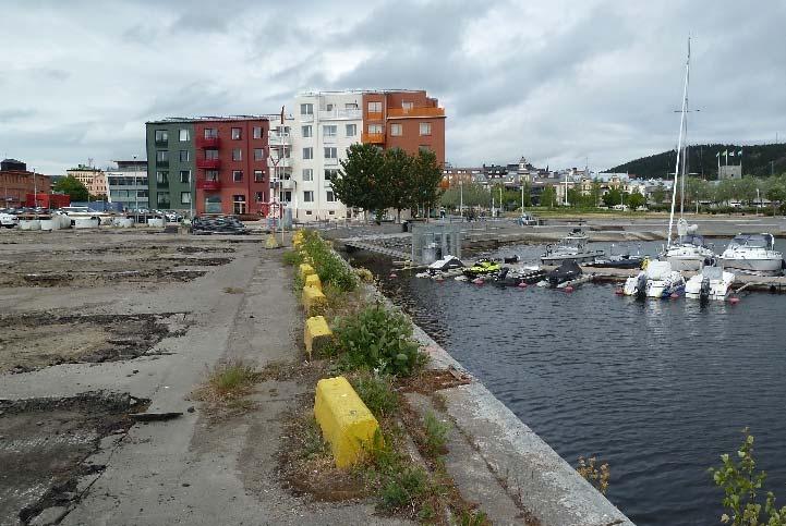 Vägen är dock ganska smal och kan behöva göras om för att bättre fungera som anslutningsväg för gångtrafikanter och cyklister, men även för större fordon.