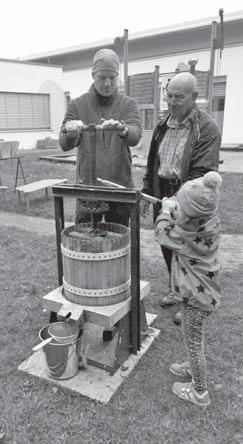 Unser Dank geht an alle, bei denen wir Äpfel in den heimischen Gärten pflücken und sammeln durften.