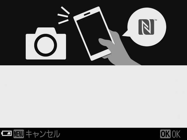 En dialogruta visas som frågar om du vill använda NFC-funktionen. Om du vill använda NFCfunktionen trycker du NFC-antennen på den smarta enheten mot Y (N-Mark) på kameran.