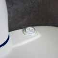 Stäng bara locket och lyft upp behållaren ur toaletten. VILLA 9000 Art. nr 1095-03 Separerar urin och torrt avfall som sedan kan användas som näring till din trädgård.