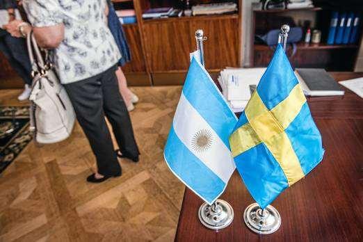 Han är i Stockholm tillsammans med en grupp argentinare, alla med någon form av anknytning till Norden.