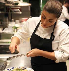 en italiensk klassiker Vi har hälsat på Laura i köket på den relativt nya italienaren, L'Avventura som ligger i anrika lokaler på Sveavägen sedan cirka ett år tillbaka.