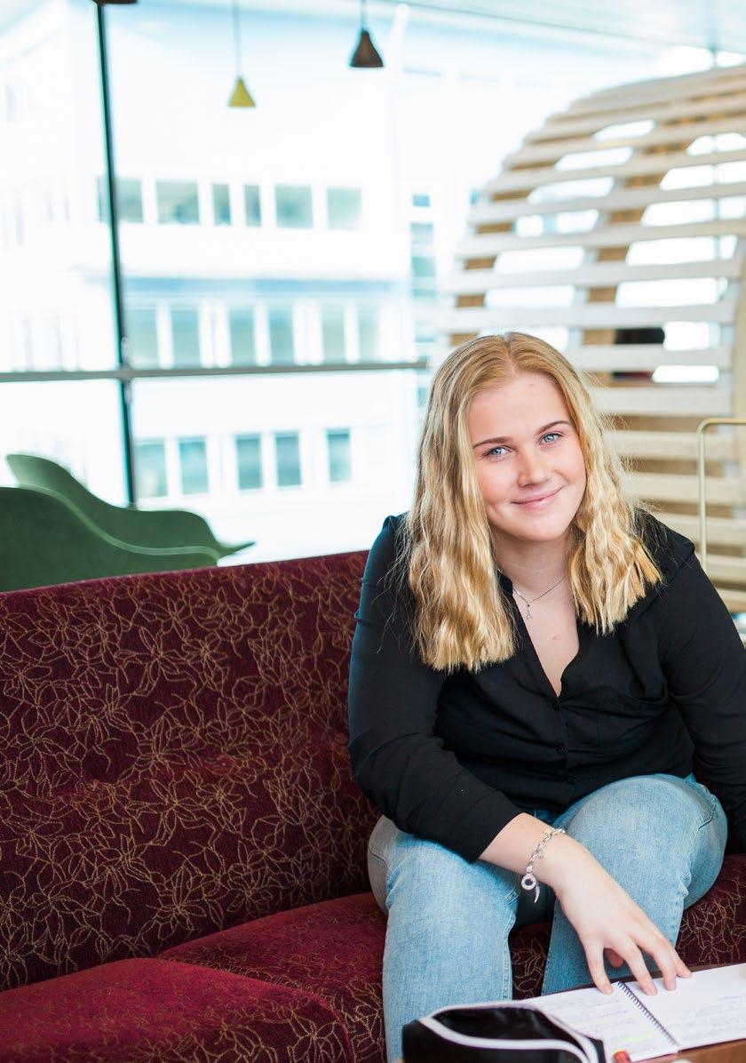LINDA Student på tandhygienistprogrammet Varför vill du bli tandhygienist? Jag jobbade inom tandvården hemma i Gävle, som lärling, innan jag sökte in.