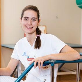 Halva dagen har jag mottagning på kliniken och andra halvan ägnar jag mig åt hemrehabilitering. STINA examen från arbetsterapeutprogrammet 2015.