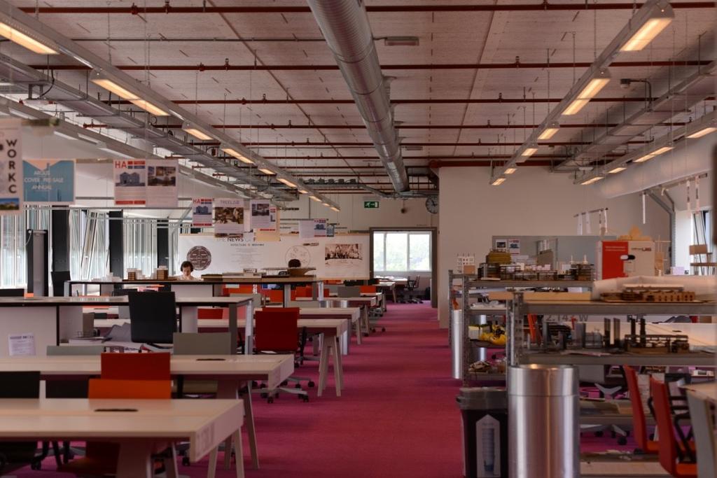 Studios Kurser På TU Delft är hela året indelat i fyra delar: q1,q2,q3 och q4. Man hittar alla kurserna på den här hemsidan: http://www.studiegids.tudelft.nl/.