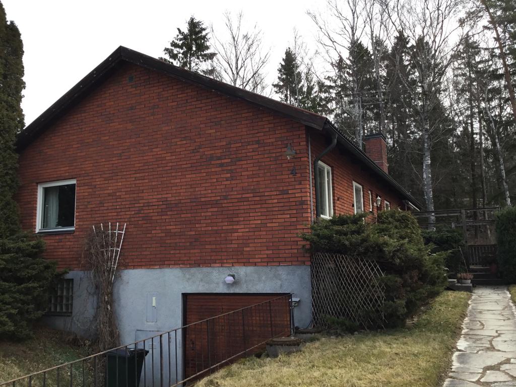ÖVERLÅTELSEBESIKTNING Överlåtelsebesiktning säljare villa Södertälje, Ormbunksvägen 4 152 52 SÖDERTÄLJE Enspecta AB Besiktningsdatum 2019-03-25 Objektnr