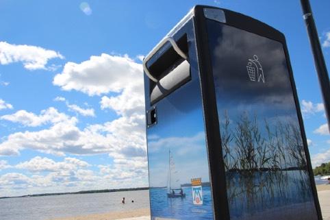 kapacitet på 570 liter okomprimerat skräp och har