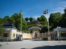 Lördagen den 15 Juni: Skansen 11.00-15.00 Följ med till skansen och träffa älgen, björnen och alla andra djur som bor där.