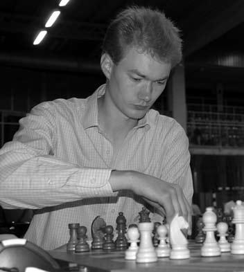 21...Sc6! 22.Lxc6 Tfc8! 21...Sc6 22.Dd1 Da7 Svart vill gärna byta alla pjäser utom vits dåliga löpare på f2. Tiger vill således att hela damflygeln (Lb5, Sc6, Bb7 och Ba4) byts bort. 23.