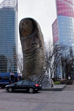 Här har jag fotat från Place De Concorde och Champs Elysees mot