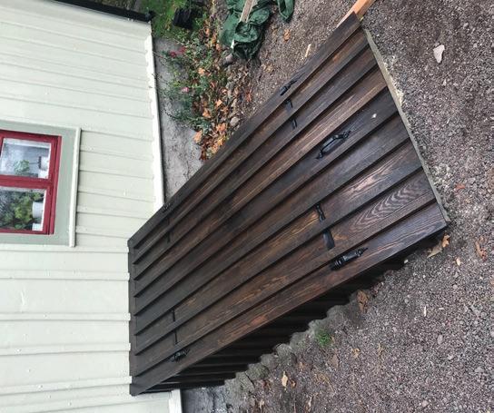 Källarluckan Tillstånd före renovering Källarluckorna ner till Olssonska gårdens källare var från 2001 och kraftigt rötskadade.