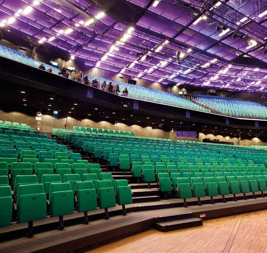 Vi finns alltid till hands för att erbjuda tjänster och service av yttersta kvalitet för ditt möte eller event, oavsett om det gäller teknik, scenbygge, säkerhet eller mat och