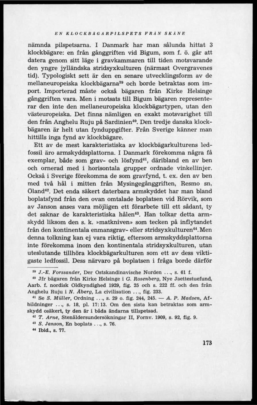 EN KLOCKB ÄG A RPl LSPETS FRÅN SKÅNE nämnda pilspetsarna. I Danmark har man sålunda hittat 3 klockbägare: en från gånggriften vid Bigum, som f. ö.