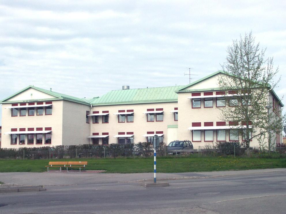 Edenskolan Förskoleklass: 6 barn Grundskola åk 1-9: 32 elever Edenskolan Edelbergsvägen 21 821 34 Bollnäs Expedition: 0278-105 02 info@edenskolan.se www.edenskolan.se Rektor: Philippe Bendayan philippe.