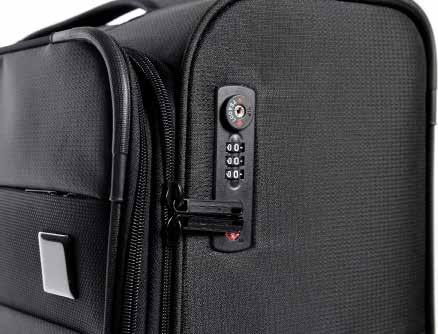 K Speciellt utformat tyg av lättvikts nylon Integrerat TSA-kombinationslås Praktiska framfickor Ergonomiskt utformade bärhandtag Extra lätta