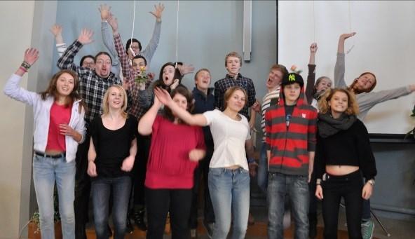 EKBACKSKYRKANS UNGDOM KÖRHELG God has got the power to put i right again. Så lät det helgen 1-3 mars då Ekbackskyrkan gästades av 25 ungdomar och ledare som tillsammans hade en körhelg.