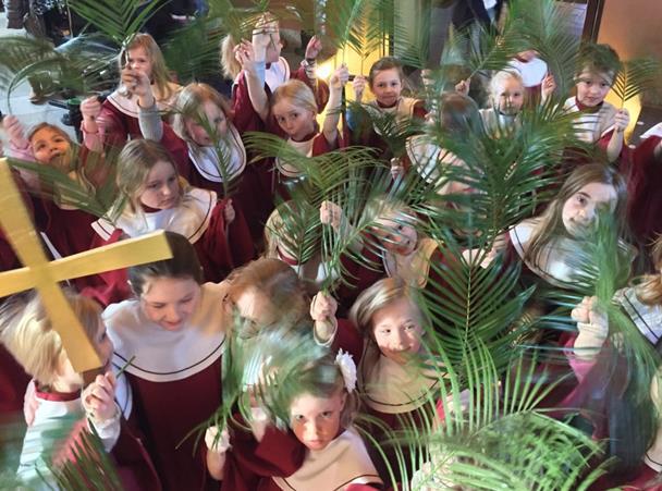 Program: Samling i respektive kyrka med frukt kl