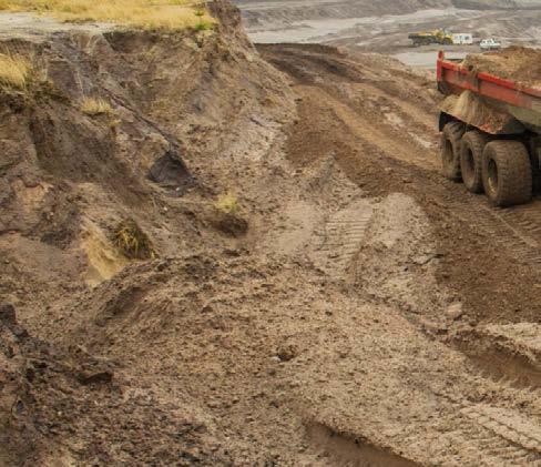 - Nytt effektsegment 380 500 hk - 14 tons tomvikt med tillåten totalvikt på 23 t - 60" (1,5 m) spårbredd** - Godkänd på väg vid 60 km/h - Bakre kraftuttag med 1000,