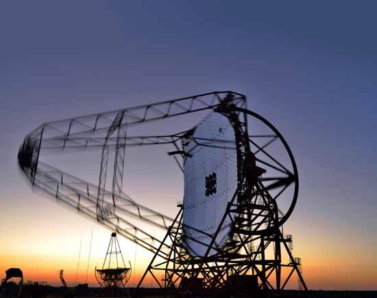 Kundapplikation Fiberkabel i HESS-teleskopet På jakt efter döende stjärnor I bergen i Namibia finns HESS-teleskopet, som genomsöker universum efter gammastrålning från döende eller roterande stjärnor.