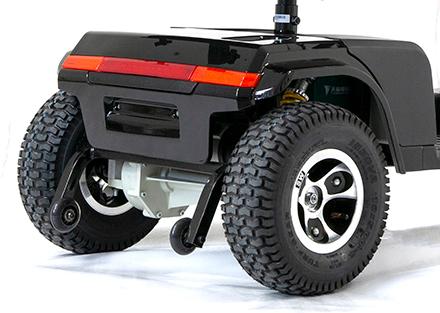 ANSLUTNING AV BATTERIER På vissa modeller kommer batterierna förmonterade, men det kan ändå vara bra att kontrollera att batterierna är kopplade rätt samt att kablarna sitter ordentligt på polerna.