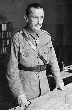 företa avgörande offensiver mot t.ex. Leningrad och Murmanskbanan. avgick 1946. De sista åren vistades Mannerheim huvudsakligen i Schweiz.