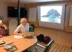 Kjll Lindbrg brättar om sgling till Svalbard. Foto Tor Ericsson. Kvartngängt tog färjan till Eckrö!