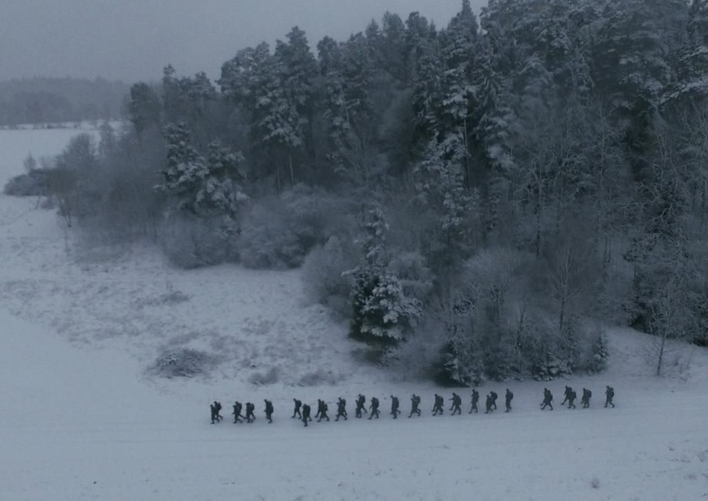 DET GODA LANDET är ett initiativ för dialog. I en dokumentärfilmsserie undersöks hur det svenska samhället möter invandrarna och deras barn. Hur gör man? När missförstår man?